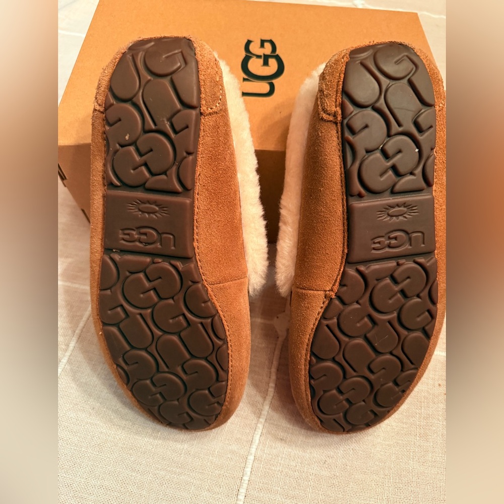 Ugg Moccasins- Slippers New Size 7- Tan Shearling Women's - Picture 2 of 5